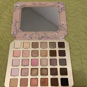 Limited Edition. Ultimate Too Faced neutral pallet